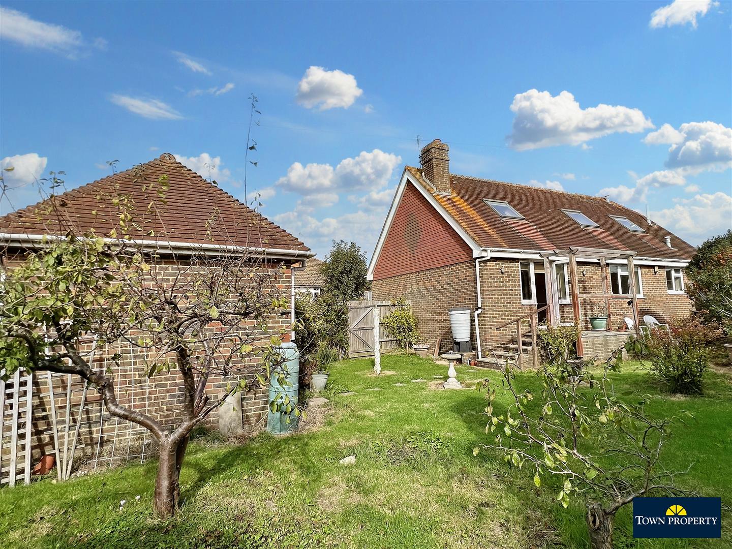 Property Details for Willow Drive Polegate BN26 5DN Town Property